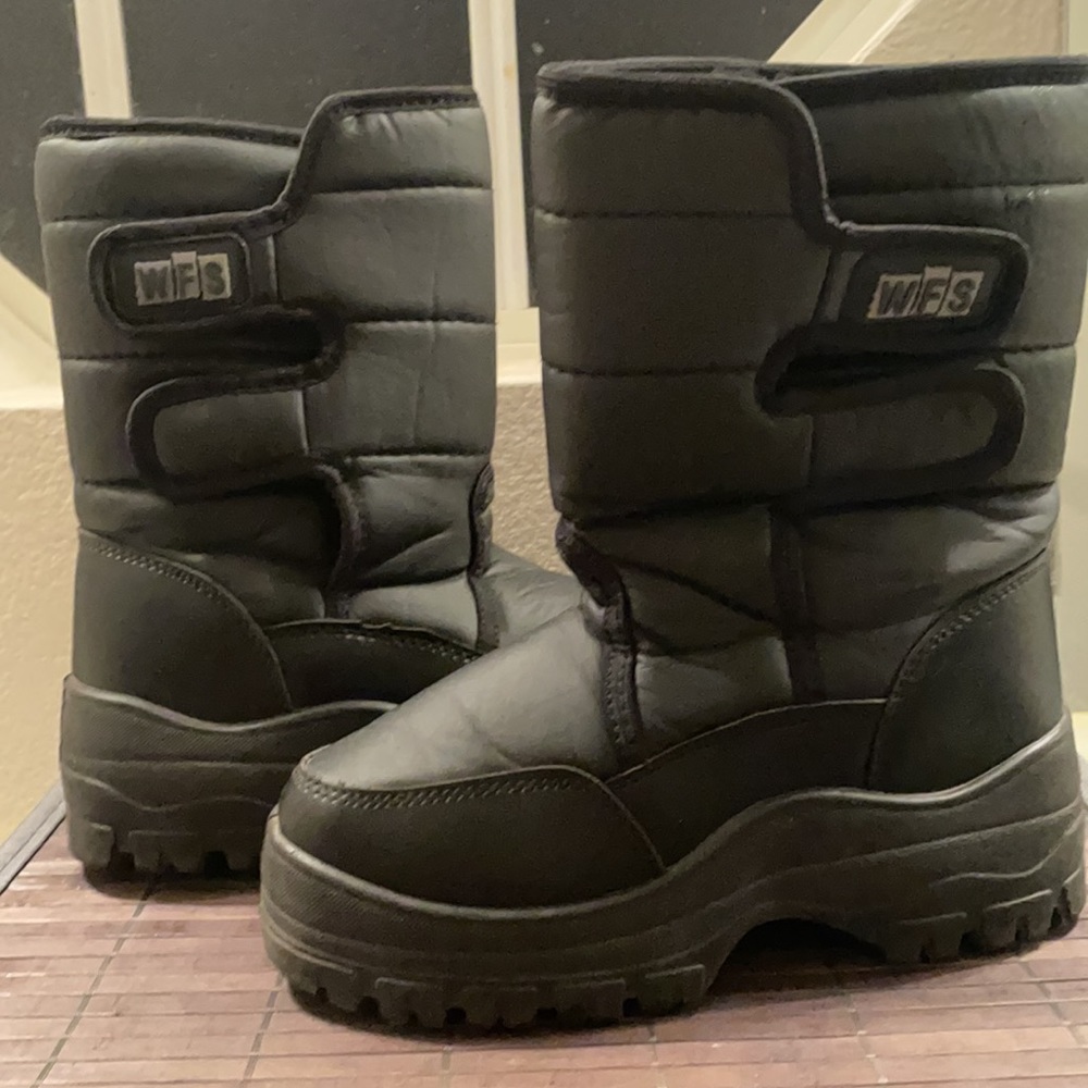 Boys Snow Boots- Minimal Wear⛄️❄️ - Picture 4 of 7